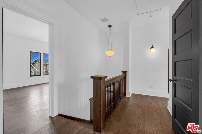 Building Photo - 1804 Roosevelt Ave