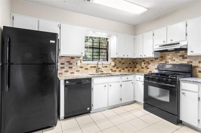 Building Photo - 1185 Oak Villas Ct NW