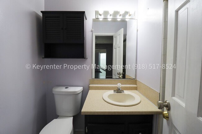 Building Photo - East Tulsa 3 Bedroom Gem! Available for immediate move in!