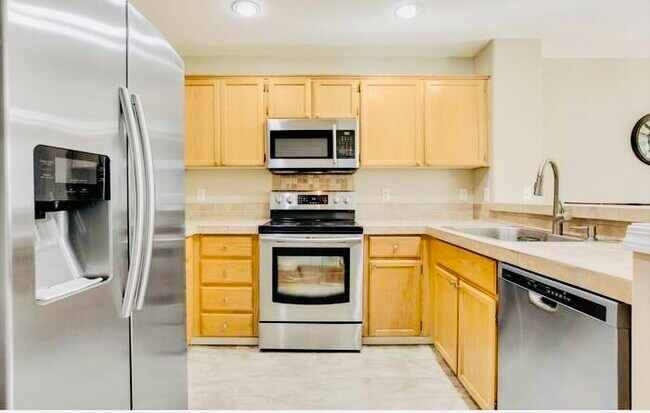 Building Photo - 6444 NW Starflower Dr