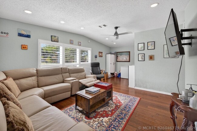 Building Photo - 300 SW 25th Ave