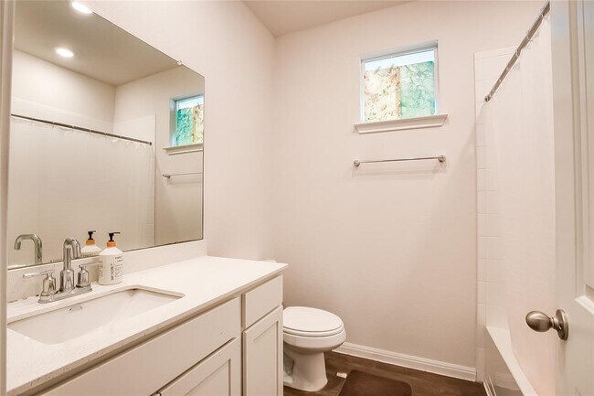 Building Photo - 908 Vogel Dr