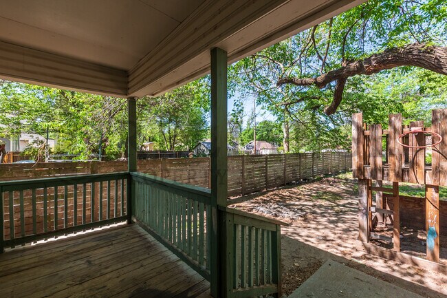 Building Photo - 1923 N Burns Ave