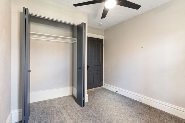 Building Photo - 3 bed 1.5 bath - freshly updated top to bottom, dishwasher, laundry, off street parking