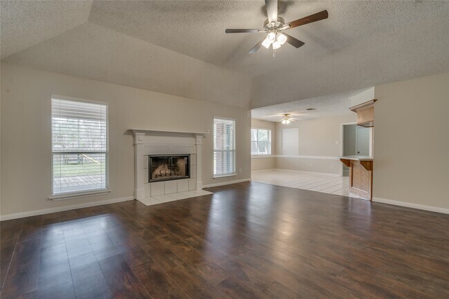 Building Photo - 2460 Pebblebrook Cir