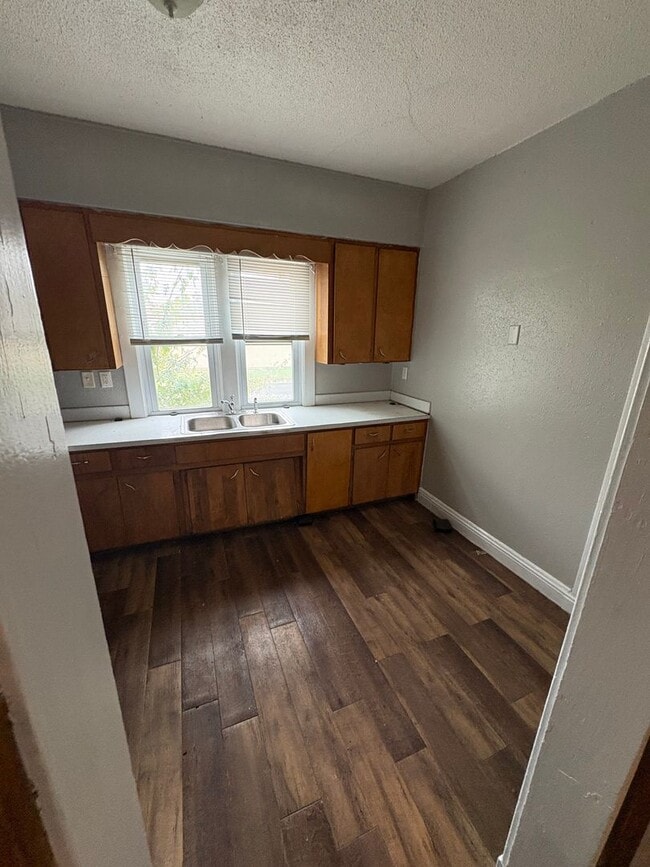 Building Photo - 3 Bedroom 1 Bathroom Single Family Home