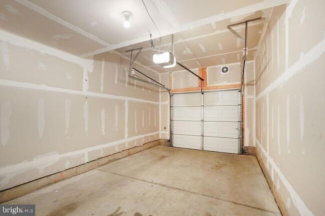 Building Photo - 12854 Cloverleaf Center Drive