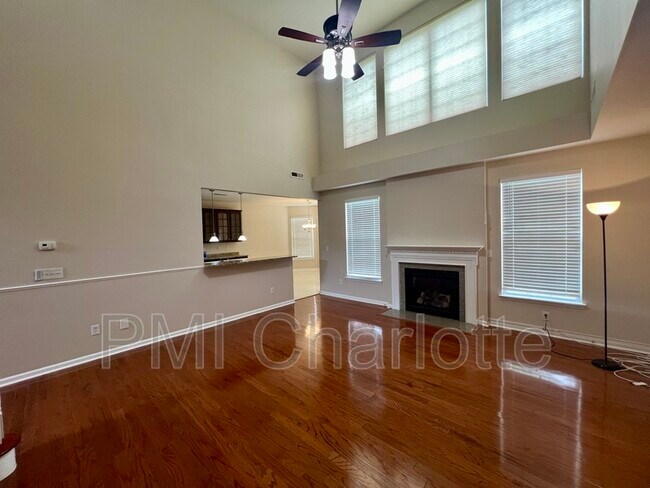 Building Photo - 7001 Mountain Top Ct