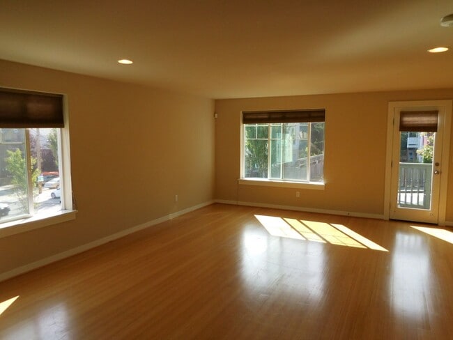 Building Photo - 4Bd/3.5Ba Seattle House