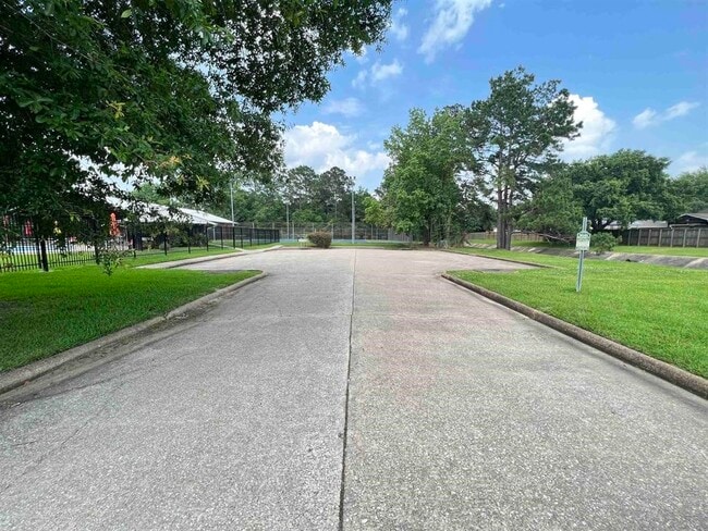 Building Photo - 12965 Larch Ln