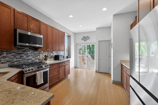 Building Photo - 928 Ingraham St NW