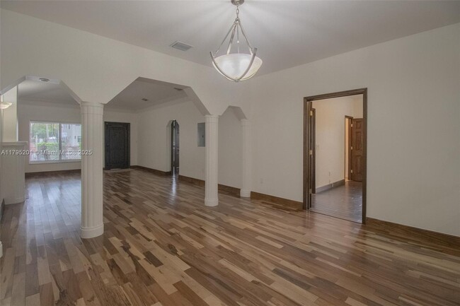 Building Photo - 3722 Royal Palm Ave