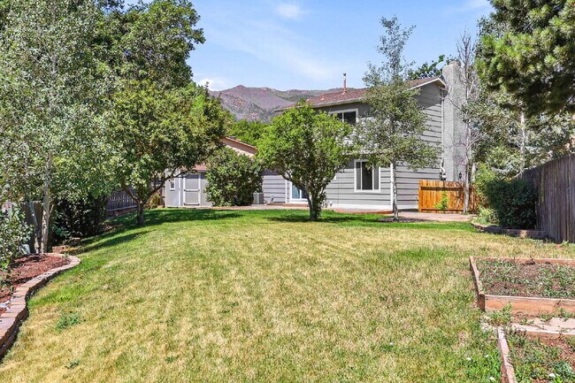 Building Photo - $2,595.95-4 Bed/ 3 Bath-Charming home in Colorado Springs with Central AC