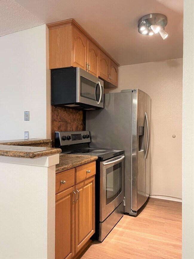 Building Photo - Luxury Living at The Estates Condominium Complex – 2 Bedroom, 2 Bathroom