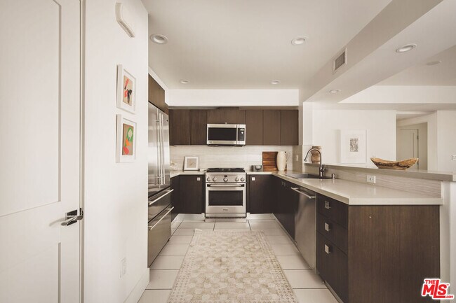 Building Photo - 118 Kings Rd