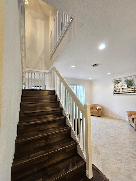 Building Photo - 7533 Topiary Ave