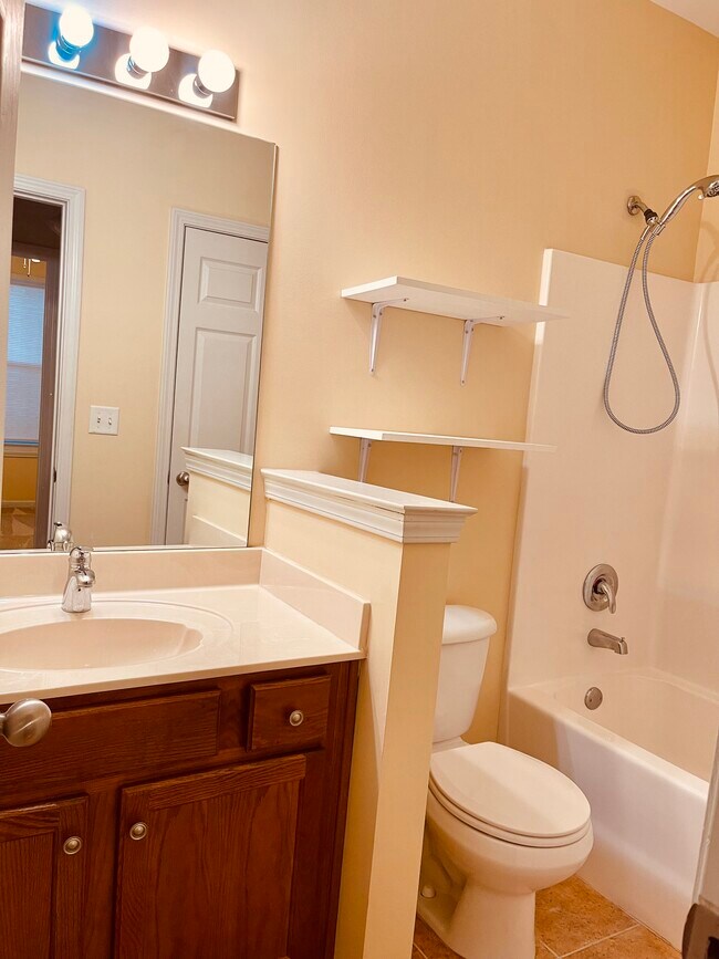 Second Bathroom - 1322 Harbor Park Dr