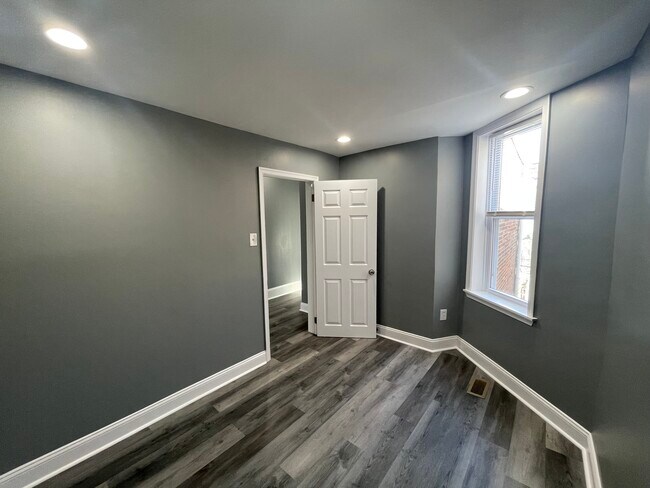 Building Photo - 1611 S Yewdall St