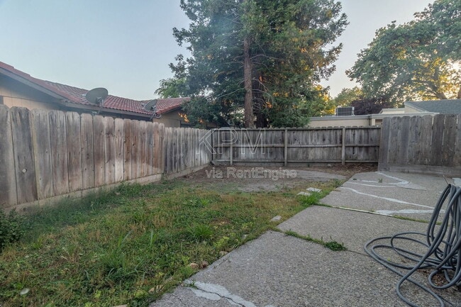 Building Photo - 5530 Sandpiper Ct
