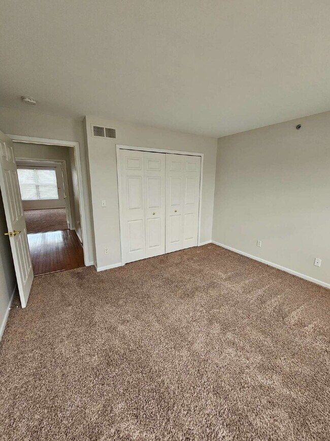 Building Photo - 3-Level Condo in Prime Sterling Heights Location. 2 Bed, 2 Full Bath, 2 Half Baths | 2-Car Garage...