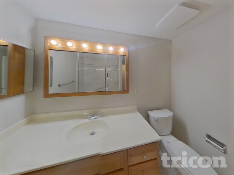 Building Photo - 5060 Barcelona Way