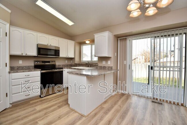 Building Photo - 3061 N 1300 E