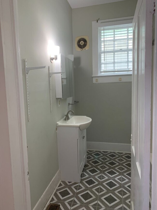 Building Photo - 122 St Philip St