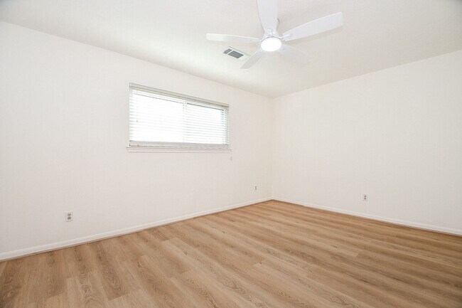 Building Photo - 11615 Trailmont Dr