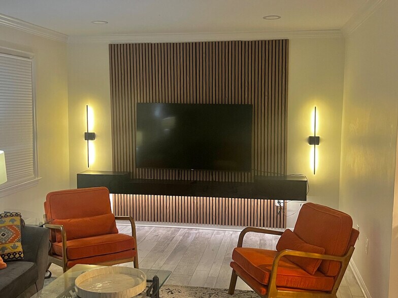 Building Photo - 321 Senate Ct