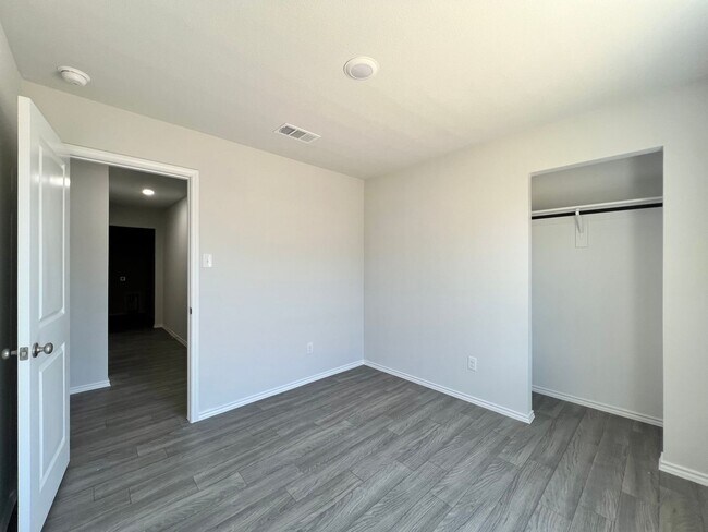 Building Photo - New Home in New Tolar Oaks Neighborhood