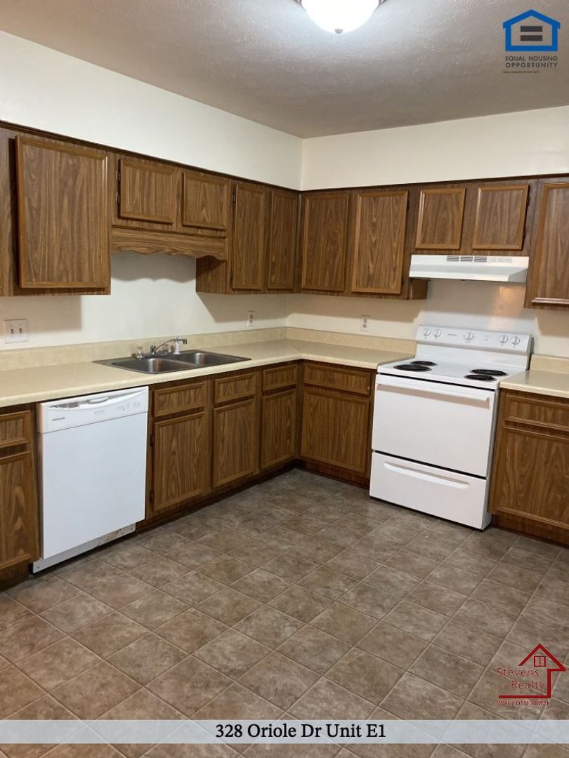 Building Photo - 328 Oriole Dr