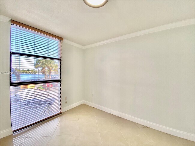 Building Photo - 20505 E Country Club Dr