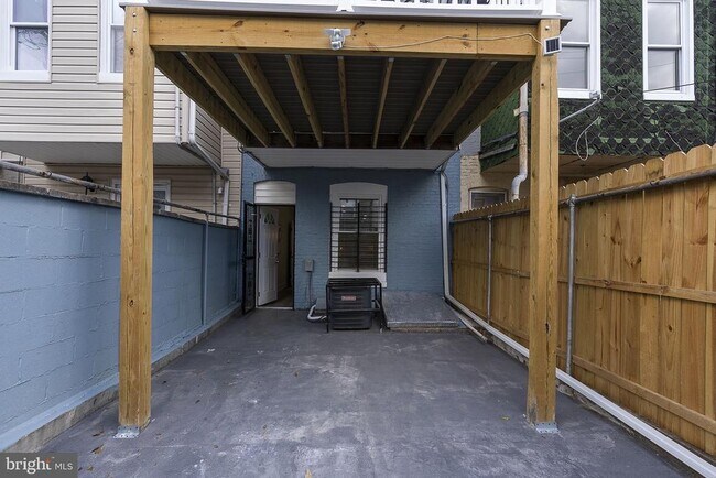 Building Photo - 518 N Lakewood Ave