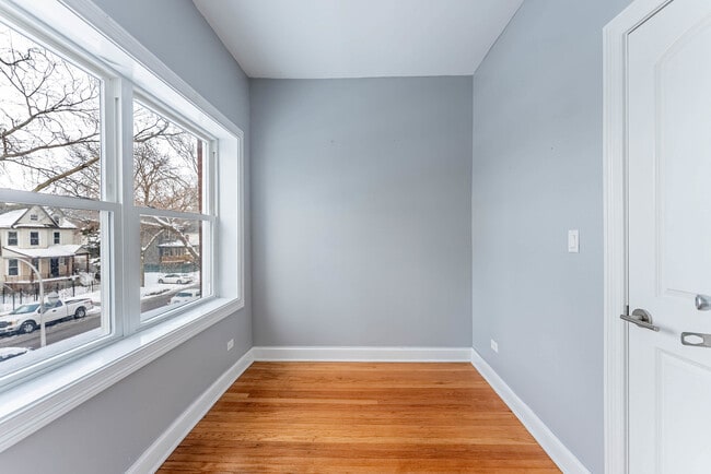 Building Photo - 163 N Lockwood Ave