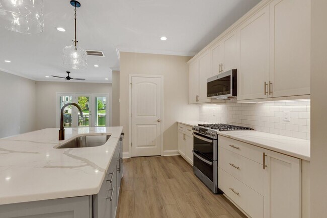 Building Photo - 49 Hensley Rd