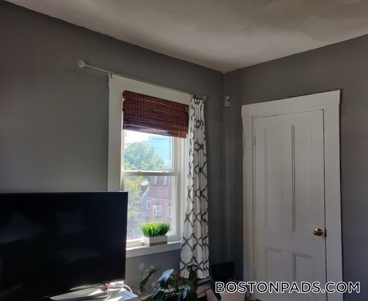 Building Photo - 150 Fifth St.