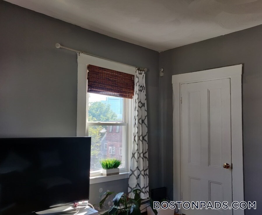 Building Photo - 150 Fifth St.