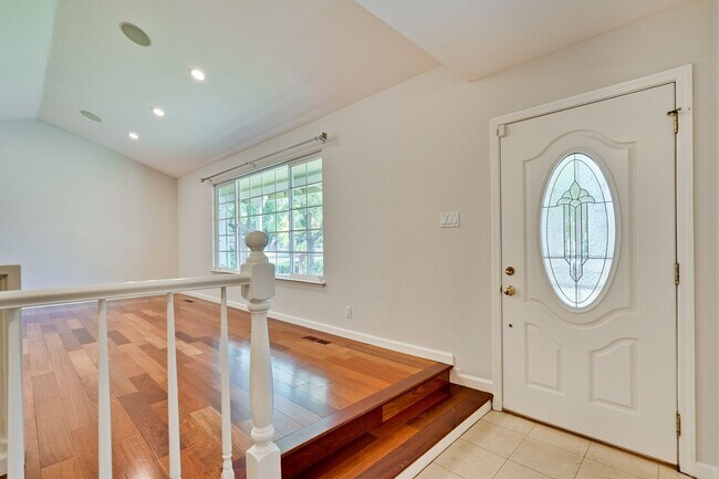 Building Photo - Spacious 3-Bed Almaden Valley Home with Bo...