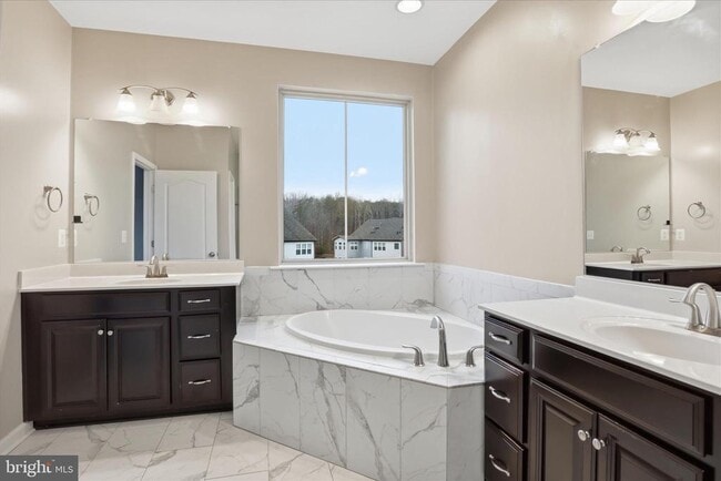 Building Photo - 33 Forge Mill Rd