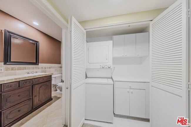 Building Photo - 937 12th St