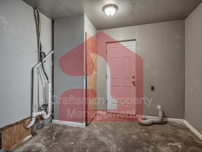 Building Photo - 3132 NW 28th St
