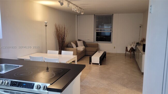 Building Photo - 2899 Collins Ave