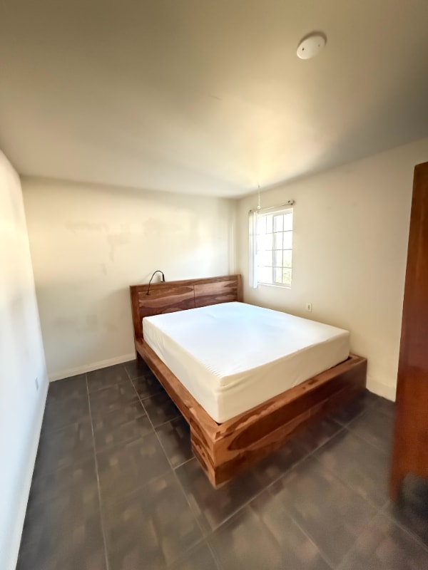 Building Photo - 1311 S Ross St