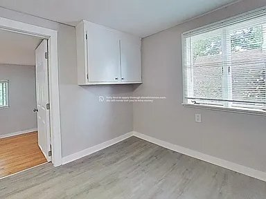 Building Photo - 306 Schuyler St
