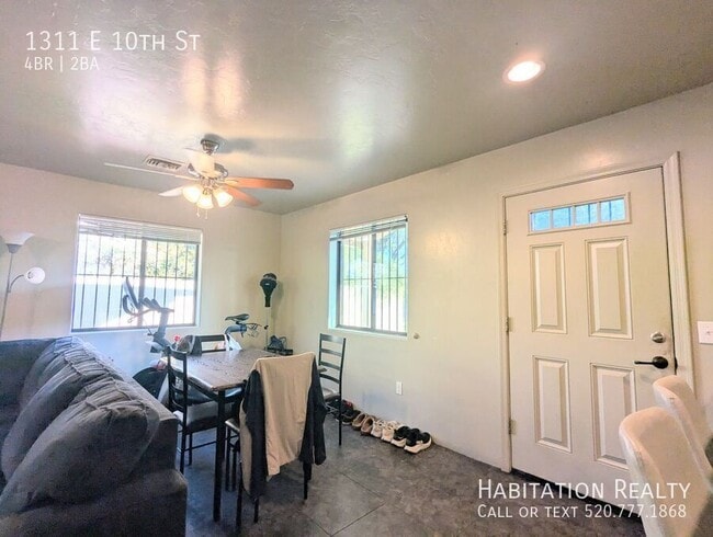 Building Photo - 1311 E 10th St