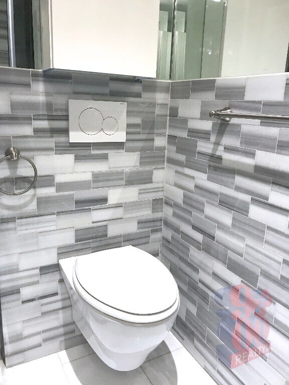 Building Photo - 246 Mott St