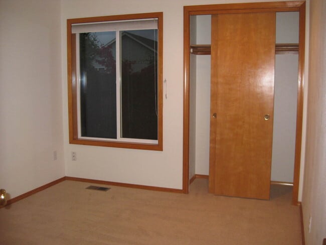 Building Photo - Beautiful 3 Bedroom 2 Bath Located in SW Corvallis!