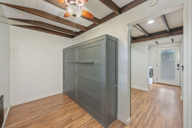Building Photo - 271 Bracewell St