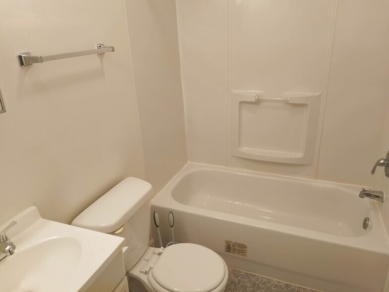 Building Photo - 514 Saint Paul St