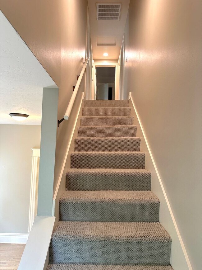 Building Photo - Beautiful 4- Bedroom North End Home